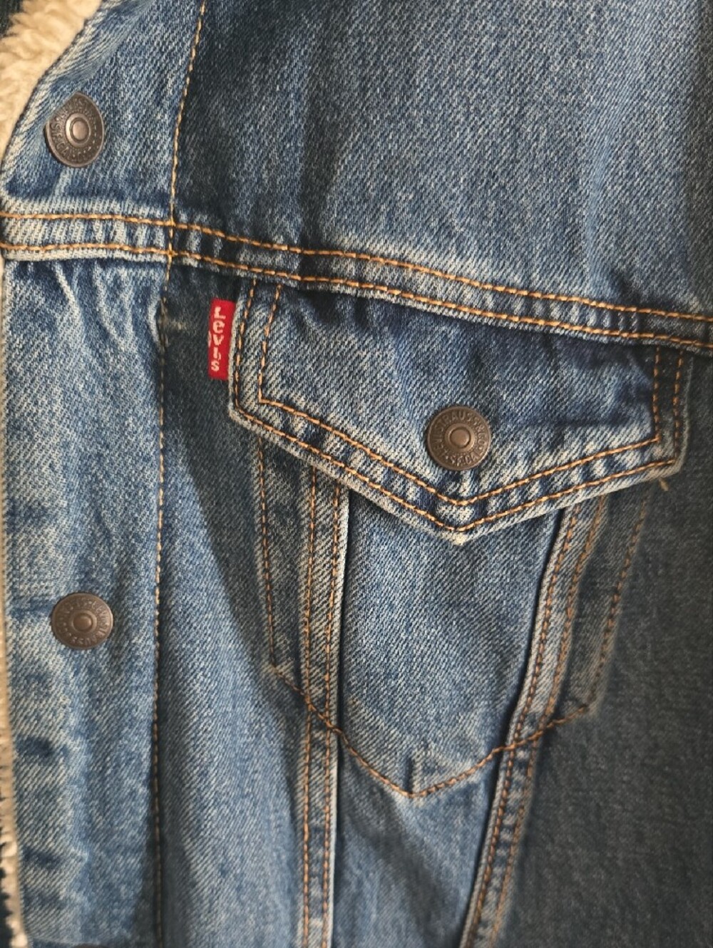 Levi's Blue Denim Sherpa-Lined Jacket with Cream Collar - Picture 3 of 12